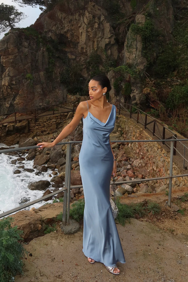Vestido Longo Azul Acetinado Drapeado Ramily