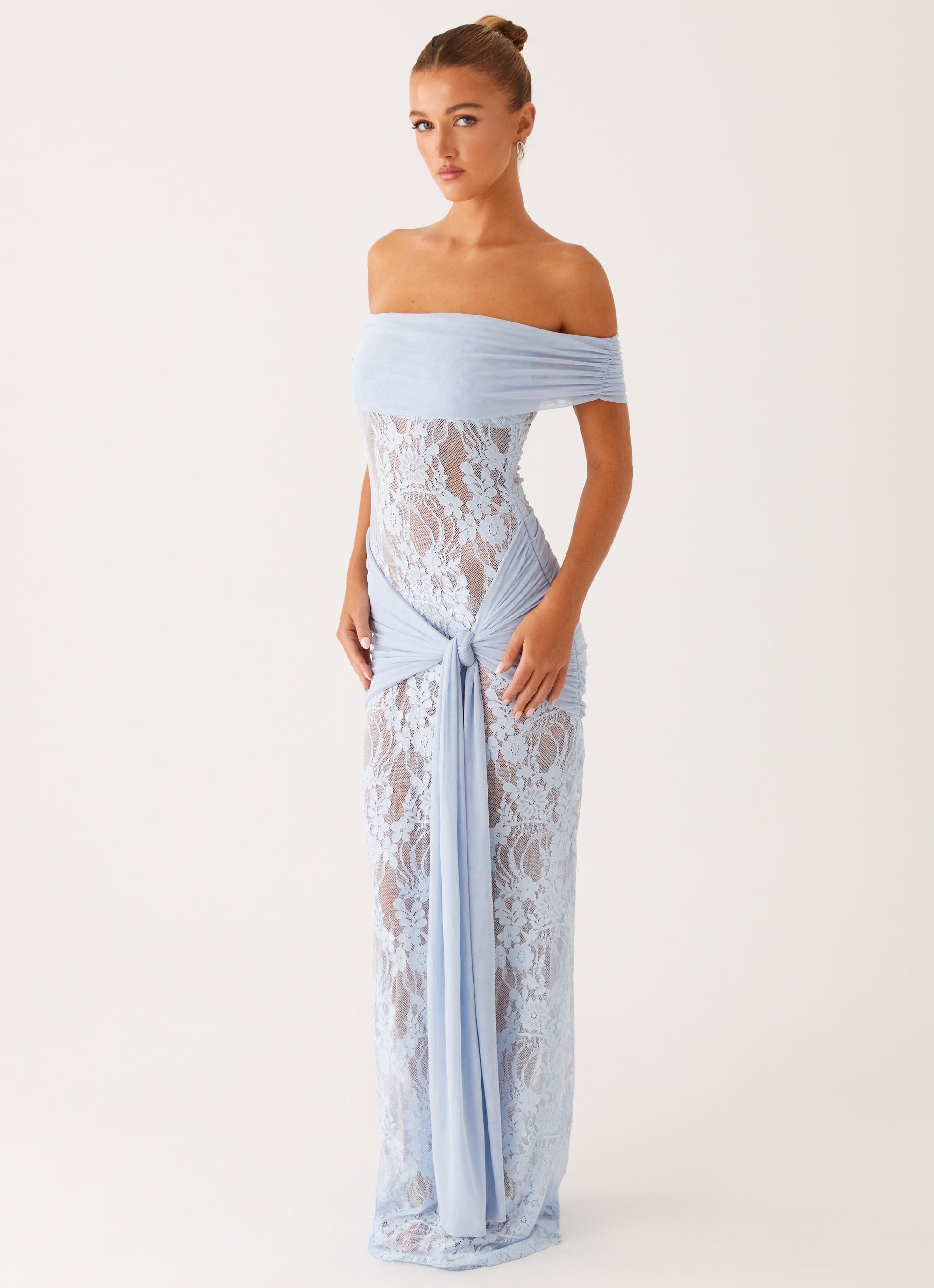 Vestido Ombro a Ombro Rendado Com Detalhe Pendurado Gracie