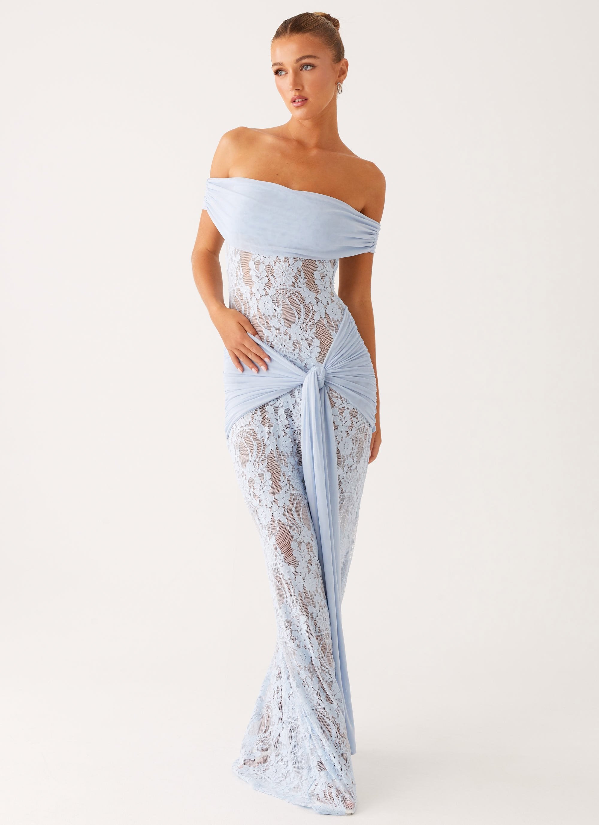 Vestido Ombro a Ombro Rendado Com Detalhe Pendurado Gracie