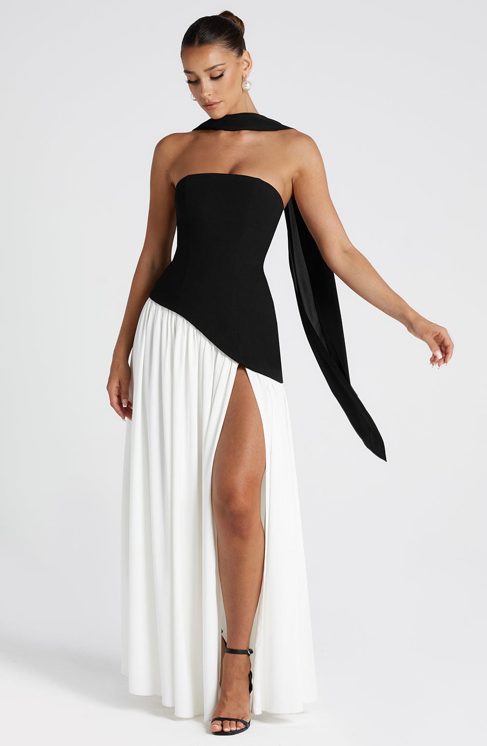 Vestido Longo Sem Alças Elegante Mya