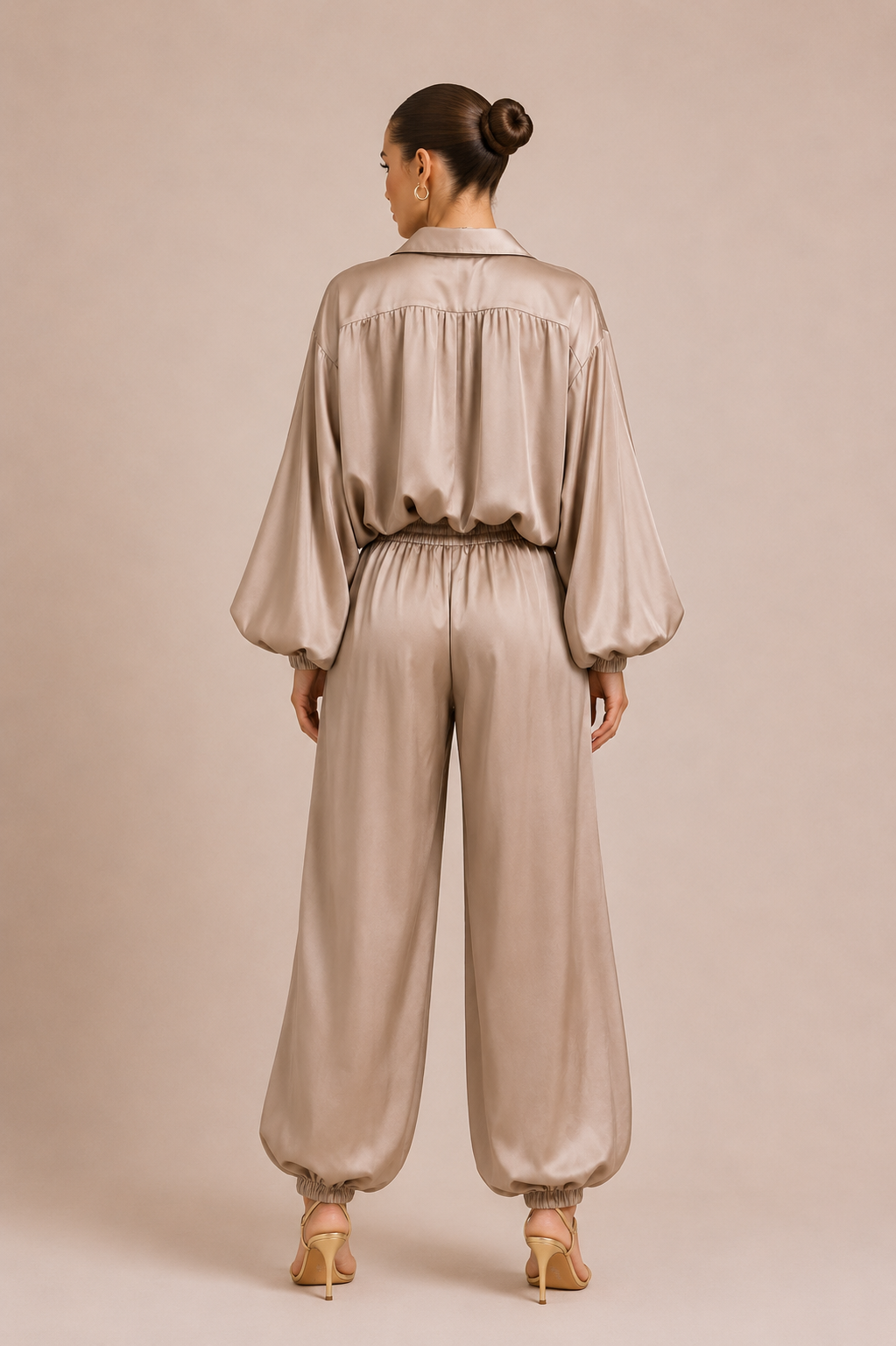 Conjunto Feminino Acetinado Manga Ampla e Calça Jogger Selena