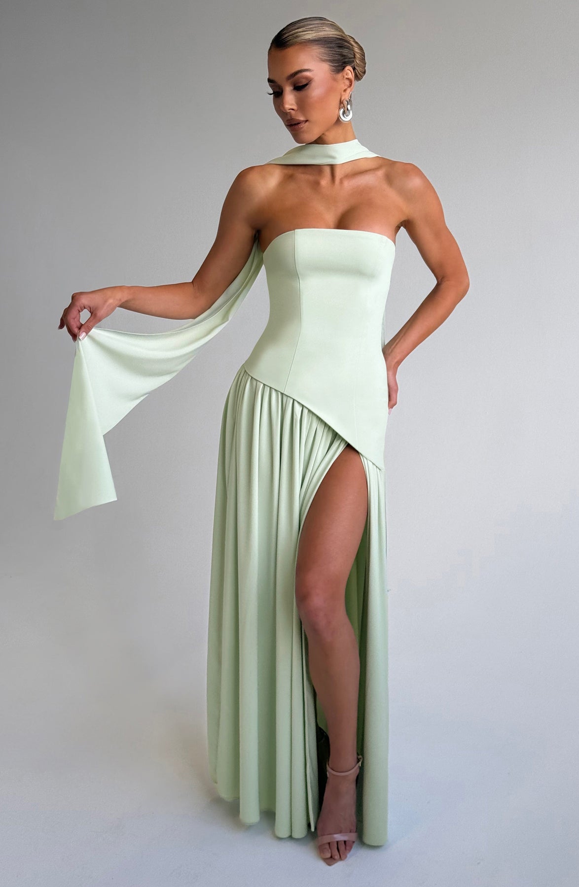 Vestido Longo Sem Alças Elegante Mya