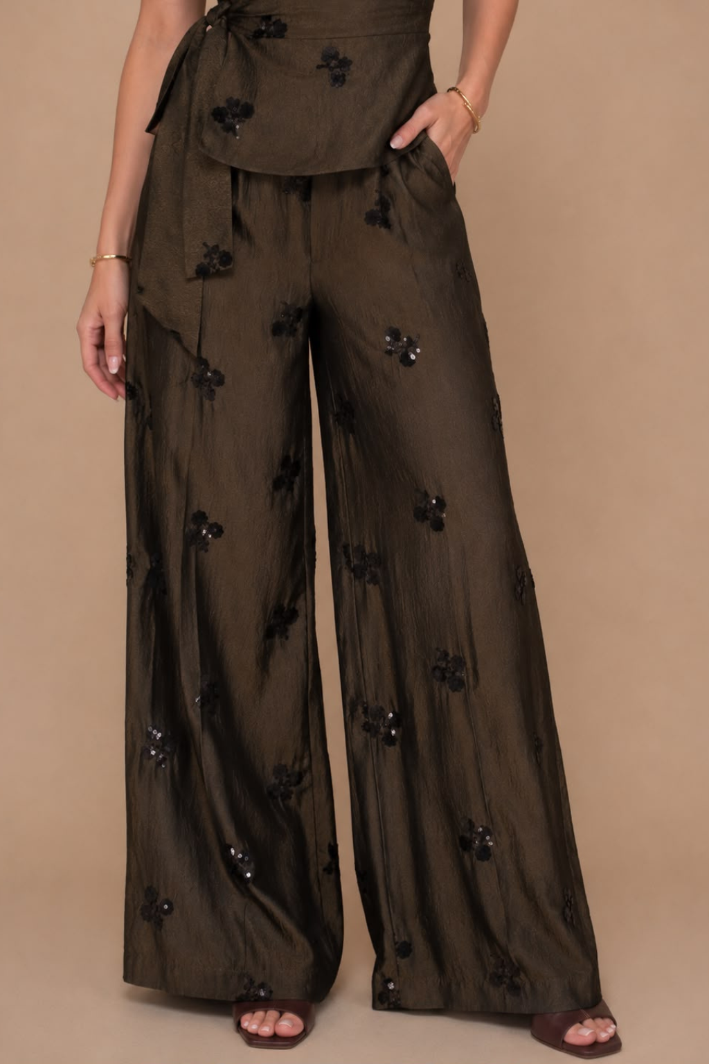 Conjunto Pantalona e Blusa Halter Bordado Luxo Alessia