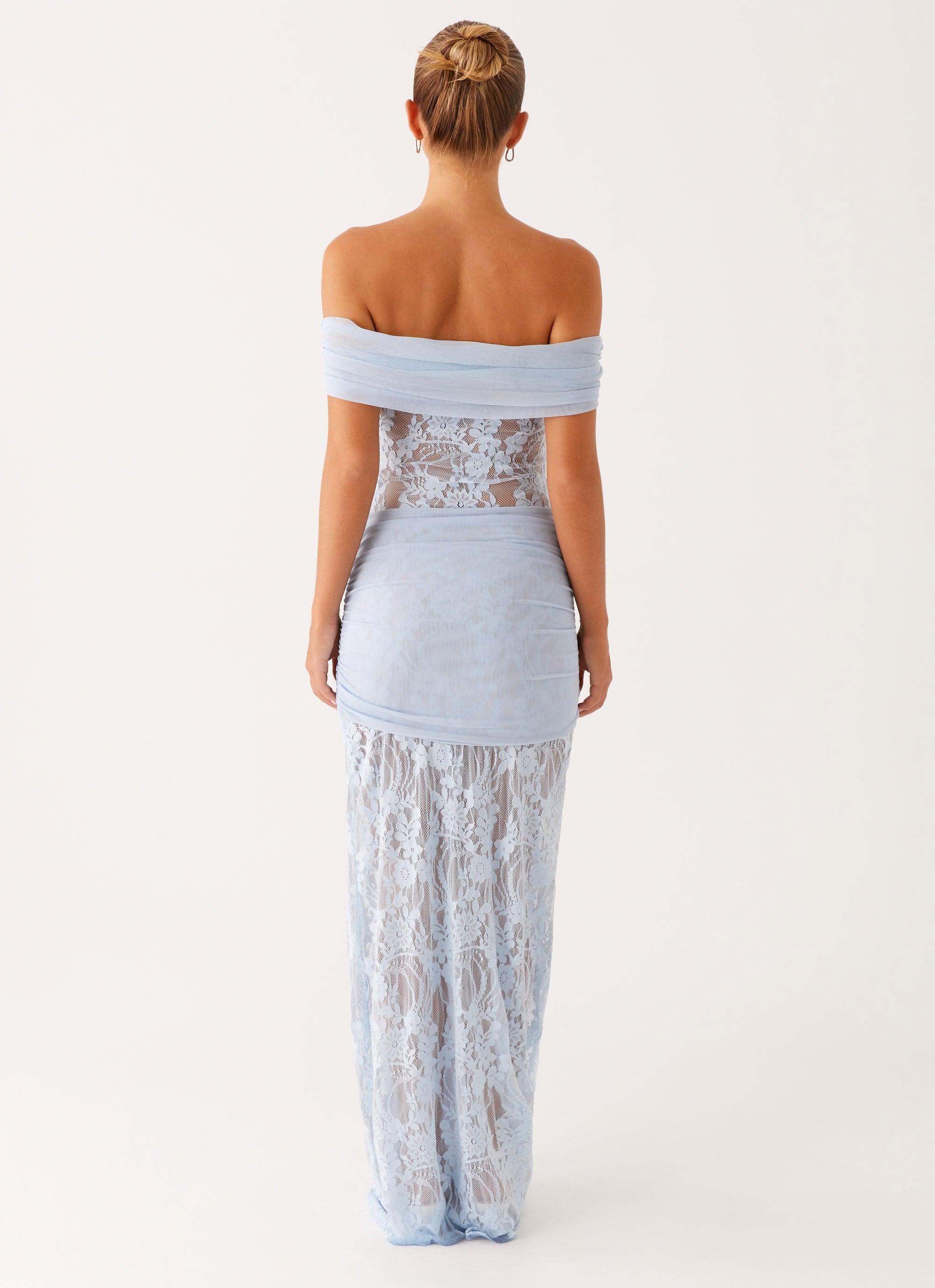 Vestido Ombro a Ombro Rendado Com Detalhe Pendurado Gracie