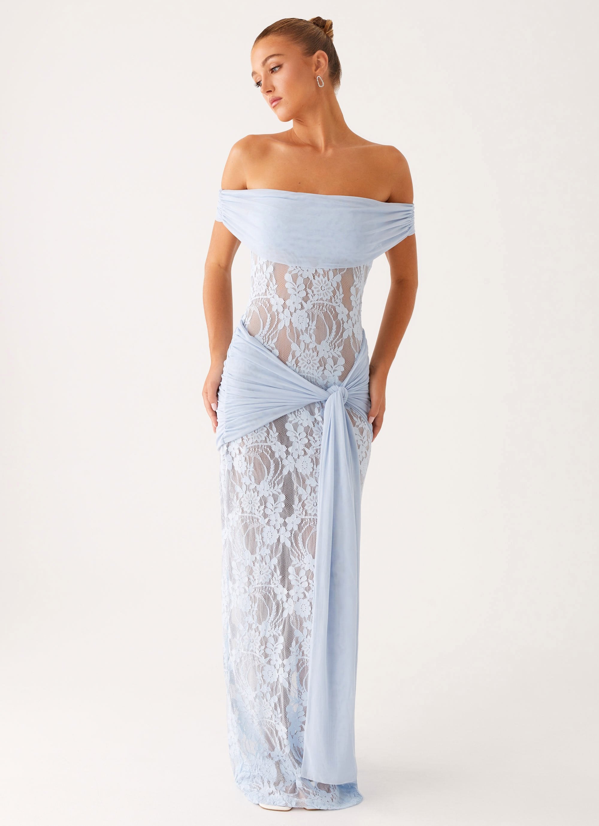 Vestido Ombro a Ombro Rendado Com Detalhe Pendurado Gracie
