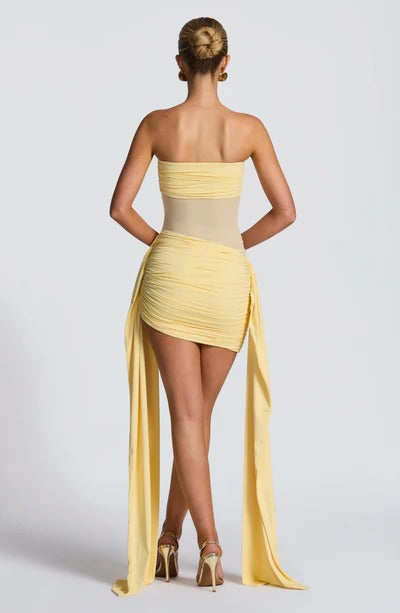 Vestido Curto Sem Alças Detalhe Assimétrico Pendurado Fiorella